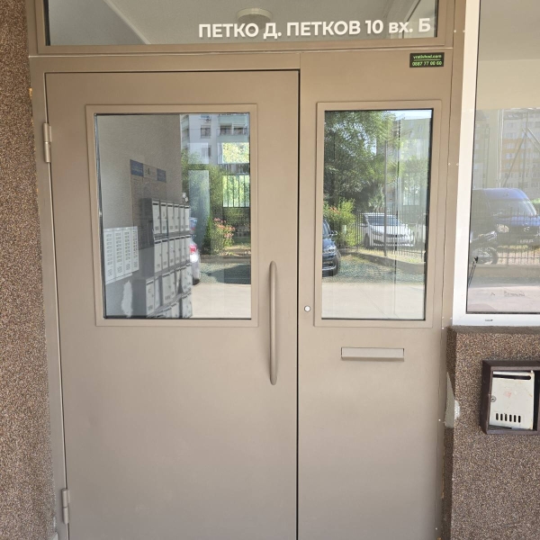 Метални врати за жилищни сгради 829