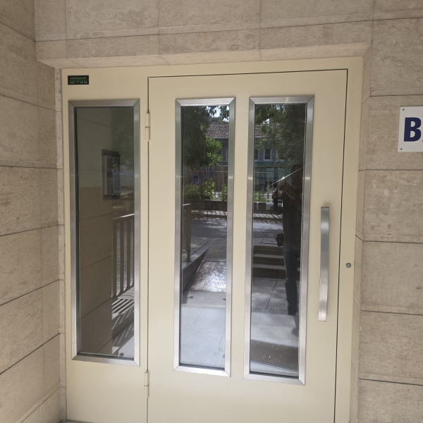 Метални врати за жилищни сгради 873