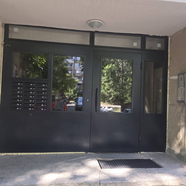 Метални врати за административни сгради 852