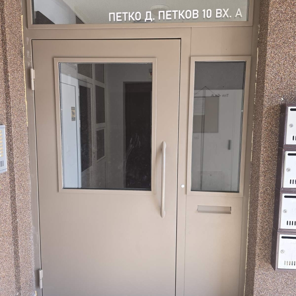 Метални врати за административни сгради 848