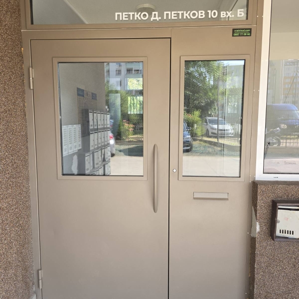 Метални врати за административни сгради 849