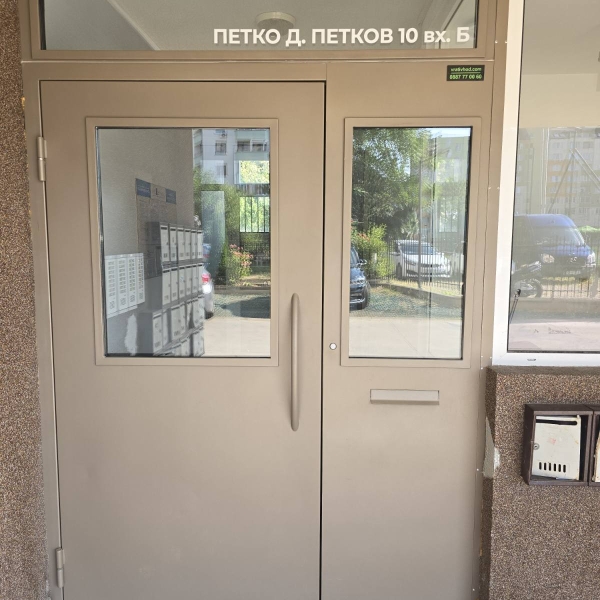 Метални врати за административни сгради 847