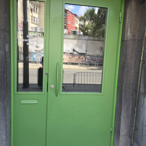 Метални врати за административни сгради 840